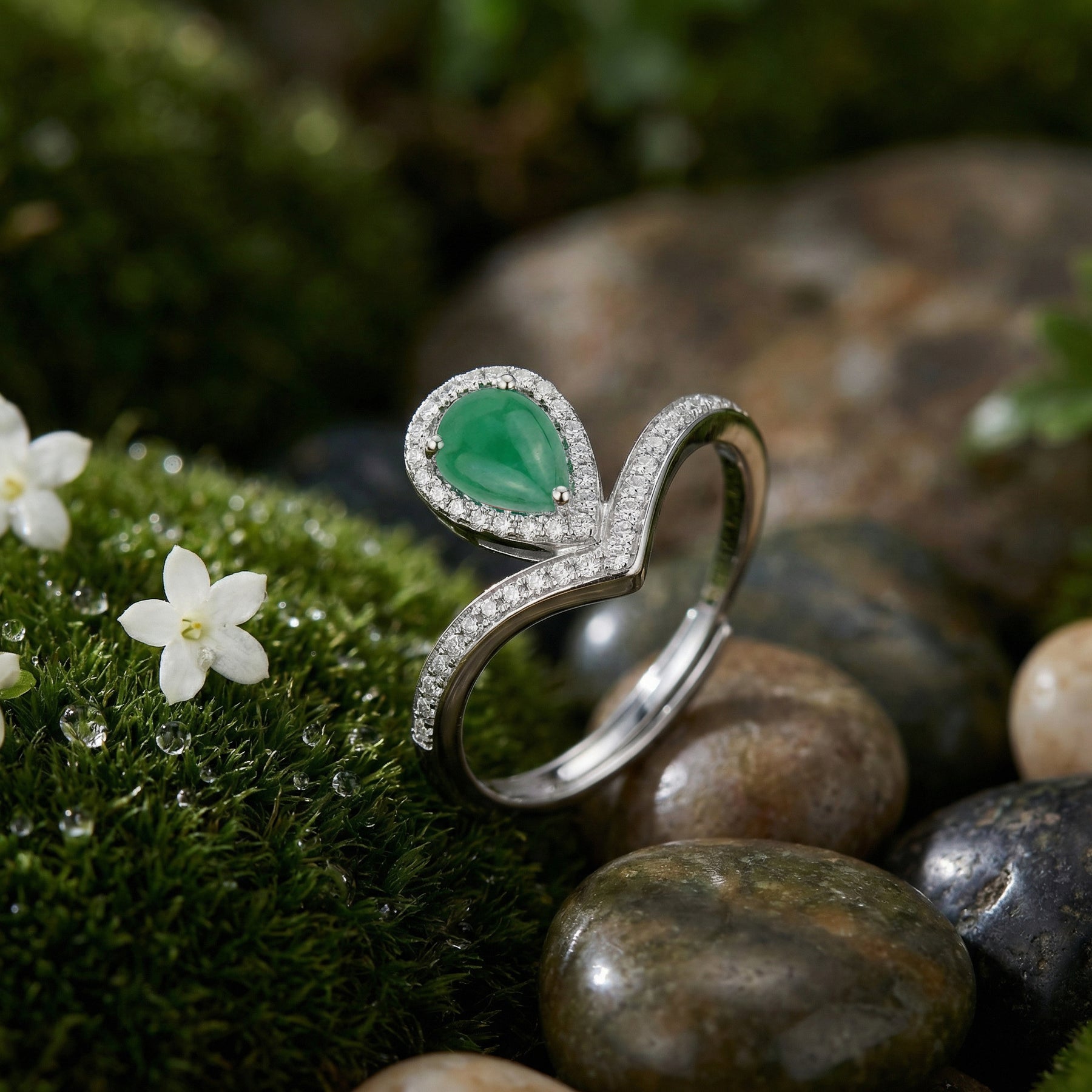 Pear-Shaped Green stone Halo Ring – green stone ring, side detail