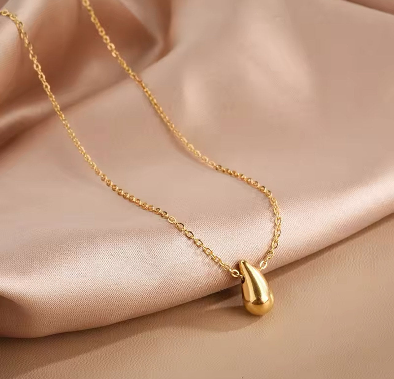 Stainless Steel gold-tone Teardrop Necklace – stainless steel necklace, side detail