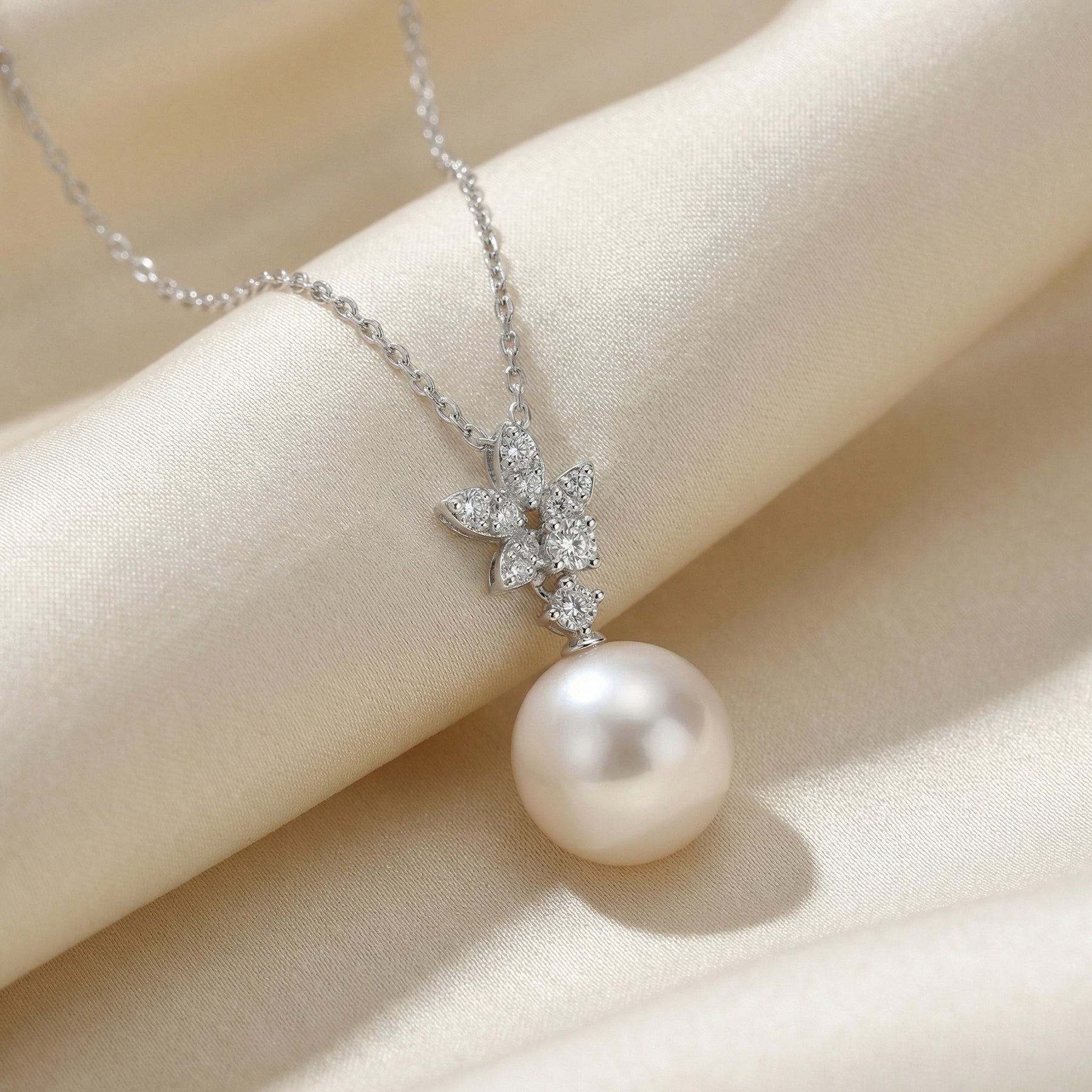 Pearl Leaf Motif Pendant Necklace – pearl necklace, side detail