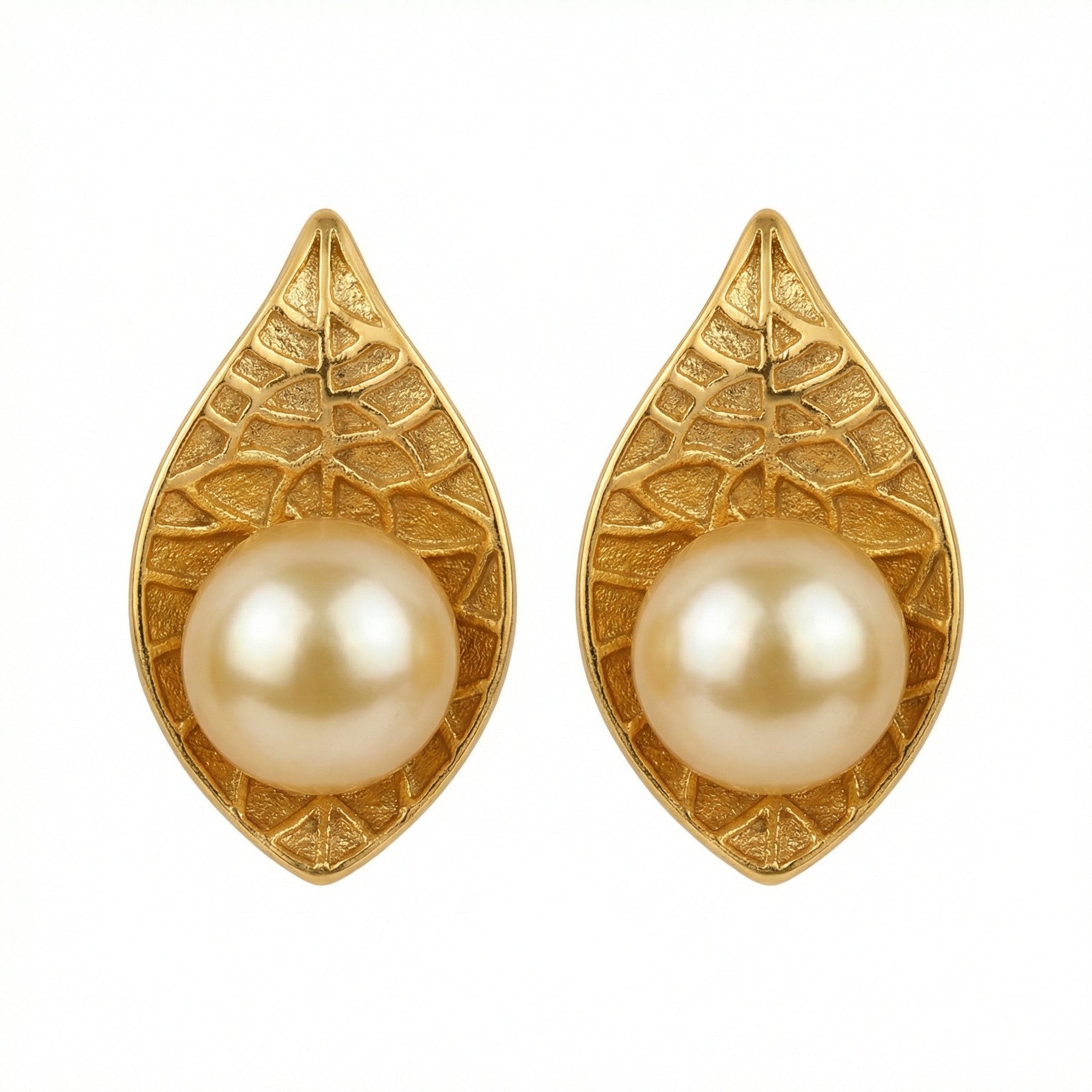 Nature-Inspired Teardrop Pearl Studs – pearl earrings