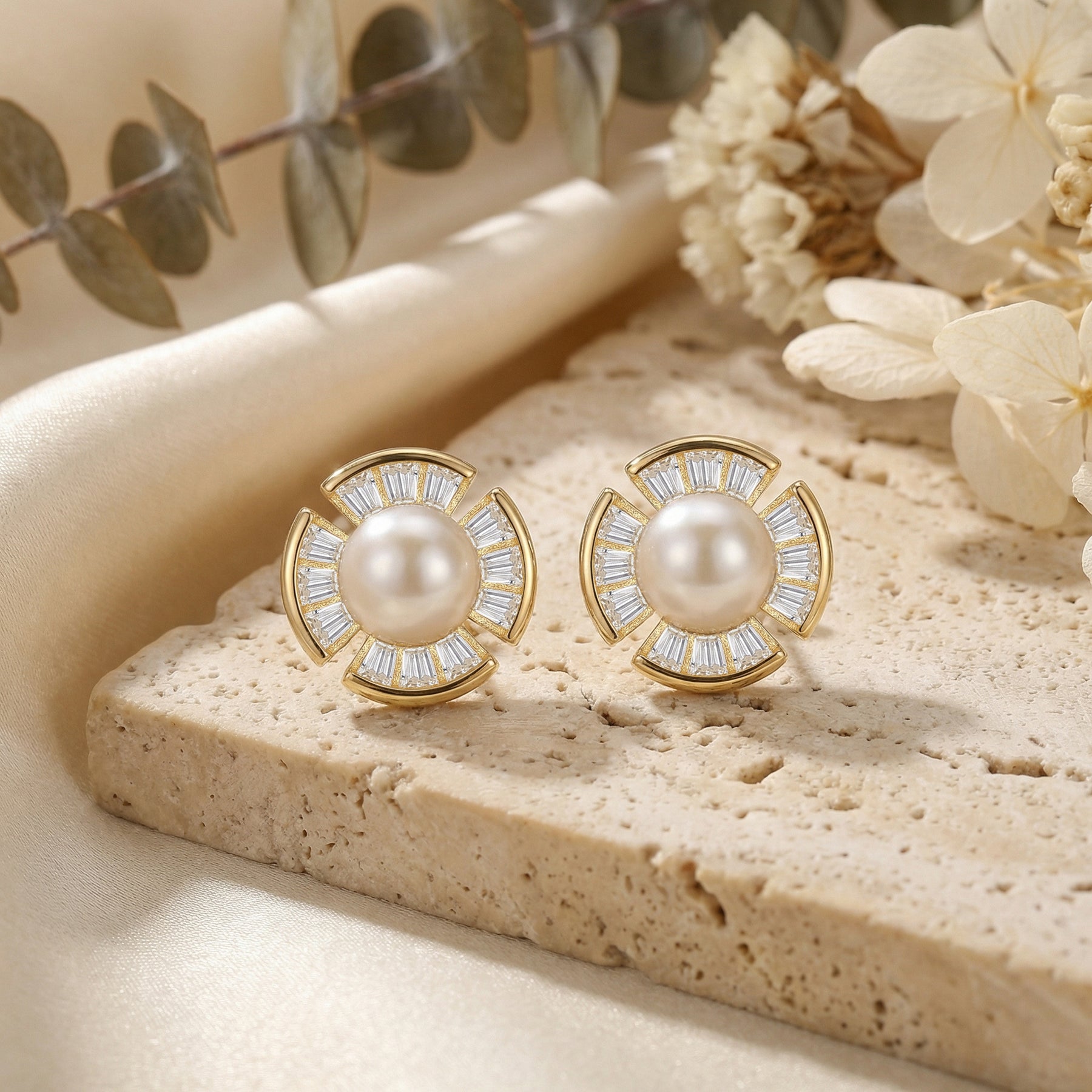 Pearl Fan-Shaped Stud Earrings – pearl earrings, side detail