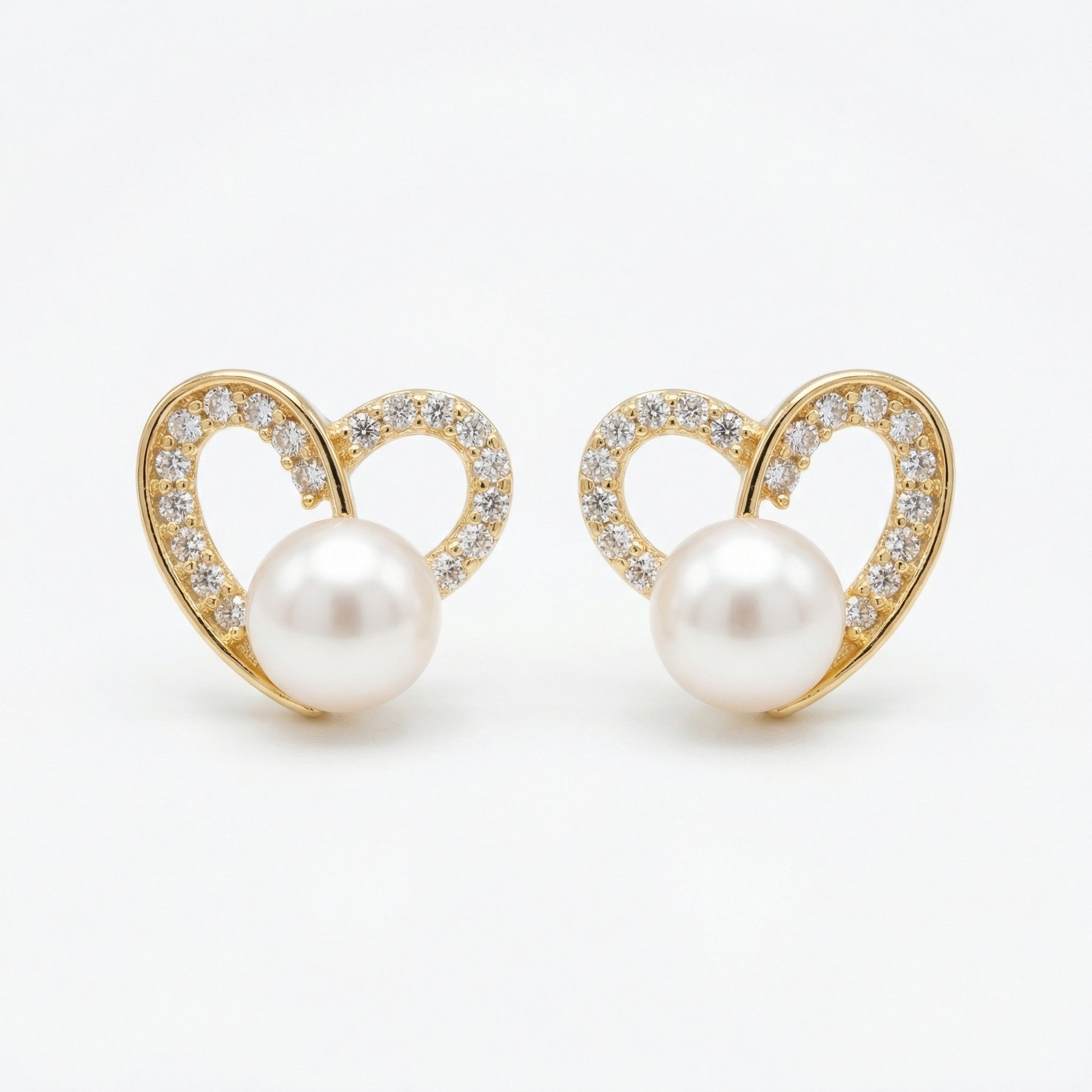 Heart-Shaped Pearl Stud Earrings – pearl earrings, side detail