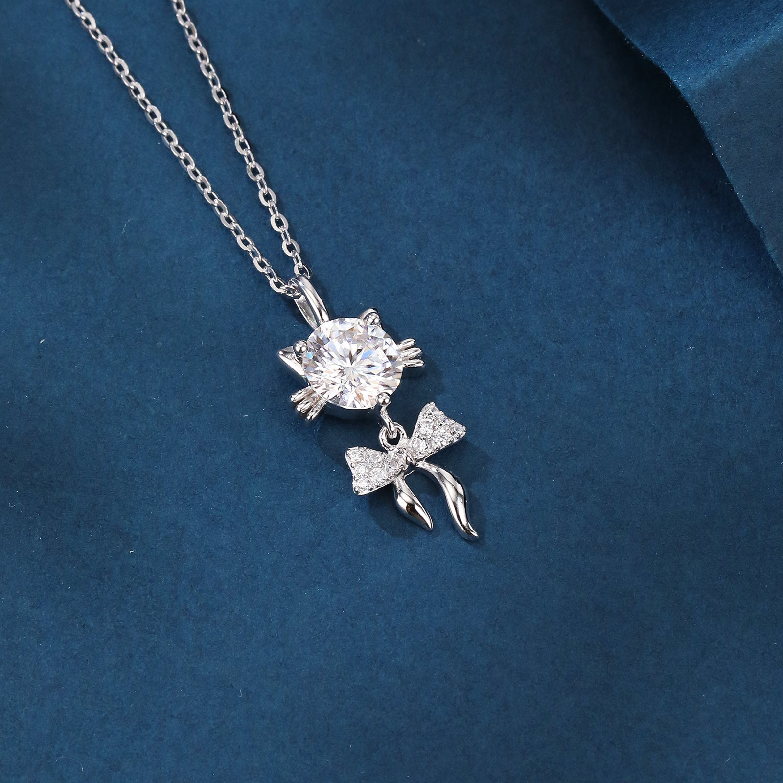 Sparkling stone Cat Pendant Necklace – sparkling stone necklace, side detail
