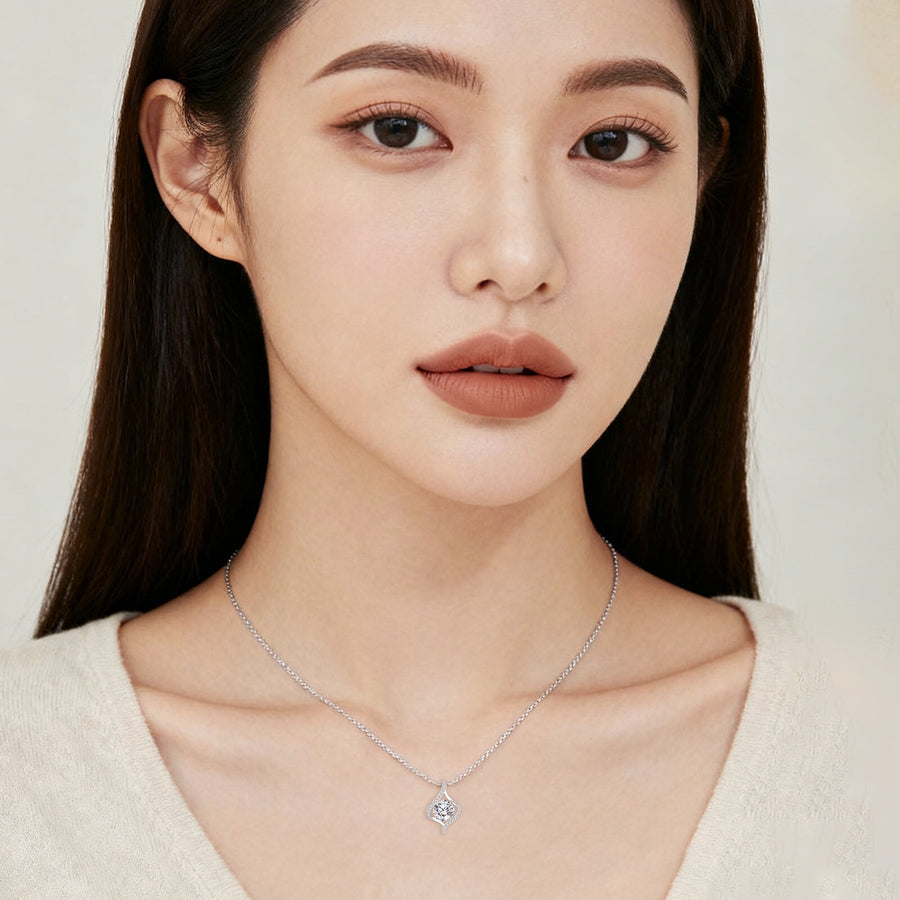 Twisted Sparkling stone Pendant Necklace – sparkling stone necklace, front view