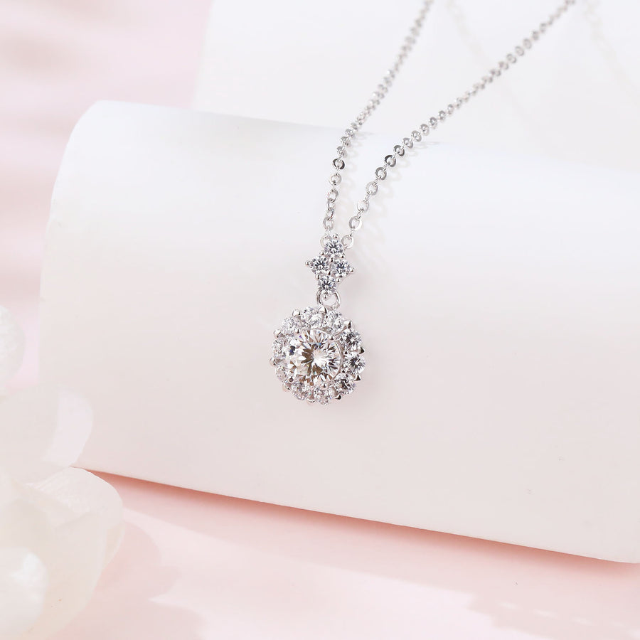 Round Sparkling stone Halo Necklace – sparkling stone necklace, side detail