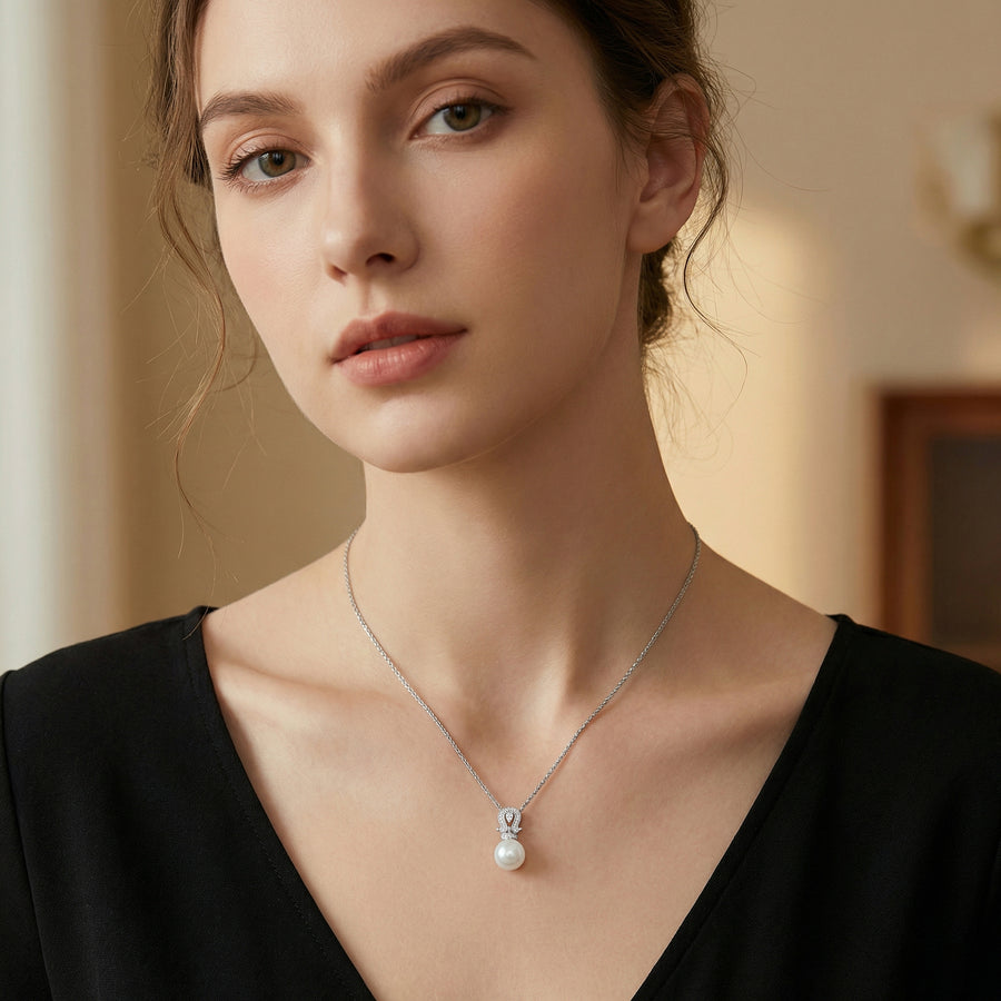 Horseshoe Pearl Necklace – pearl necklace, close-up