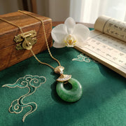 Jade Donut Necklace, Fan Bail – jade necklace, close-up