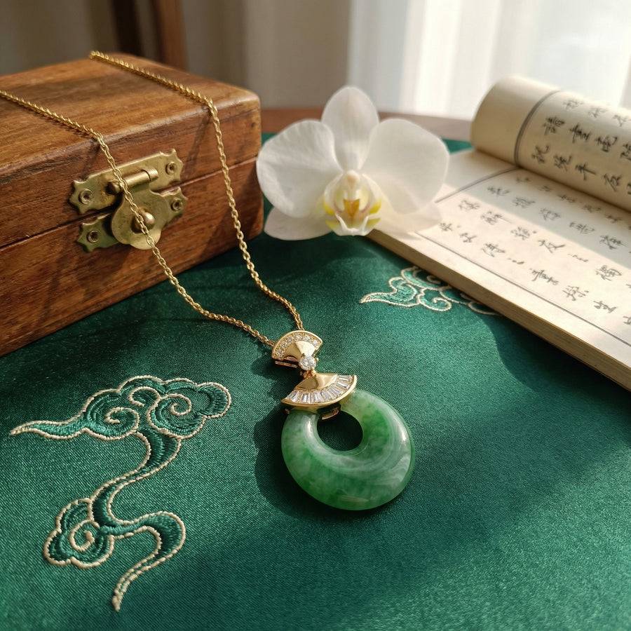 Jade Donut Necklace, Fan Bail – jade necklace, close-up