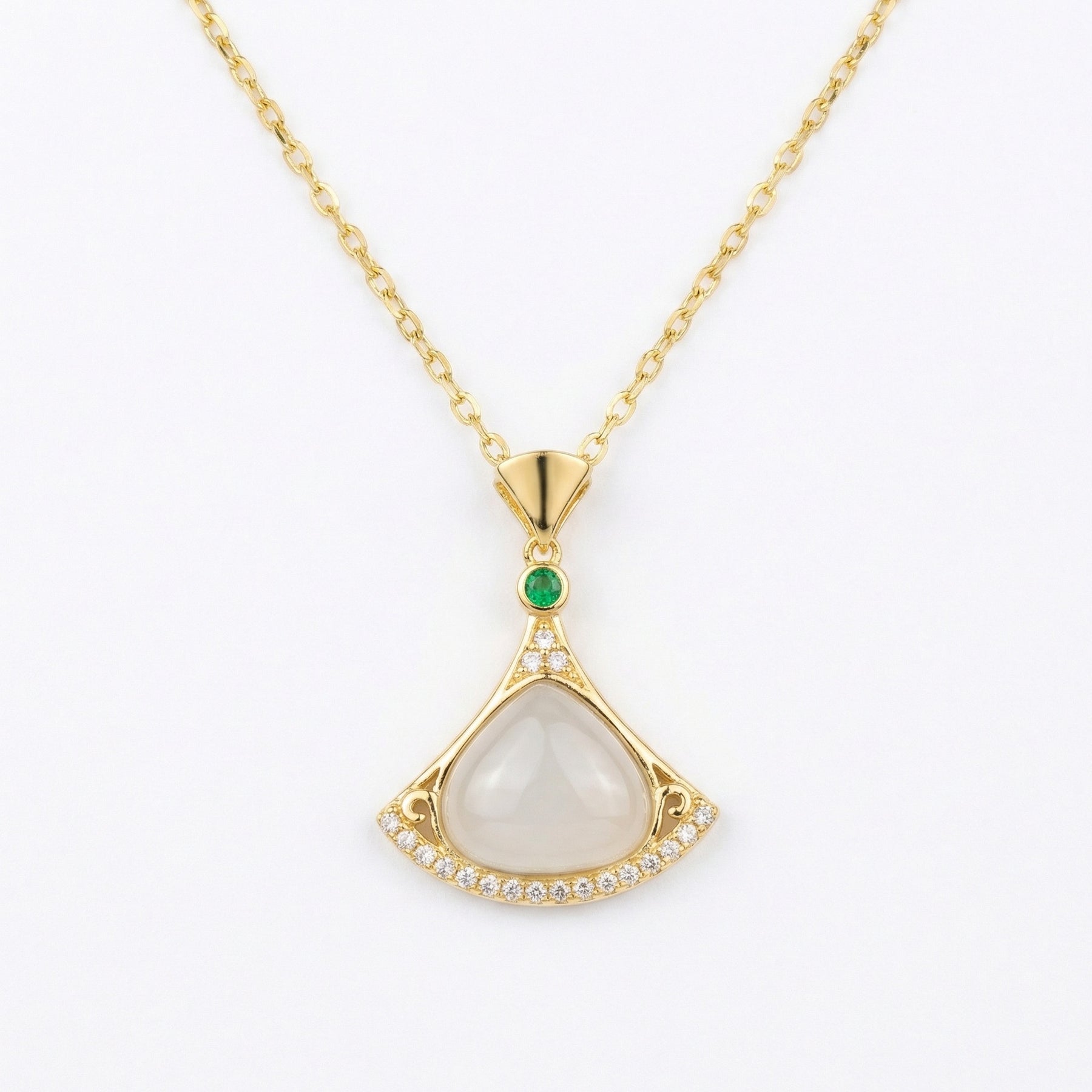 Fan-Shaped Pendant Necklace – pearl necklace, close-up