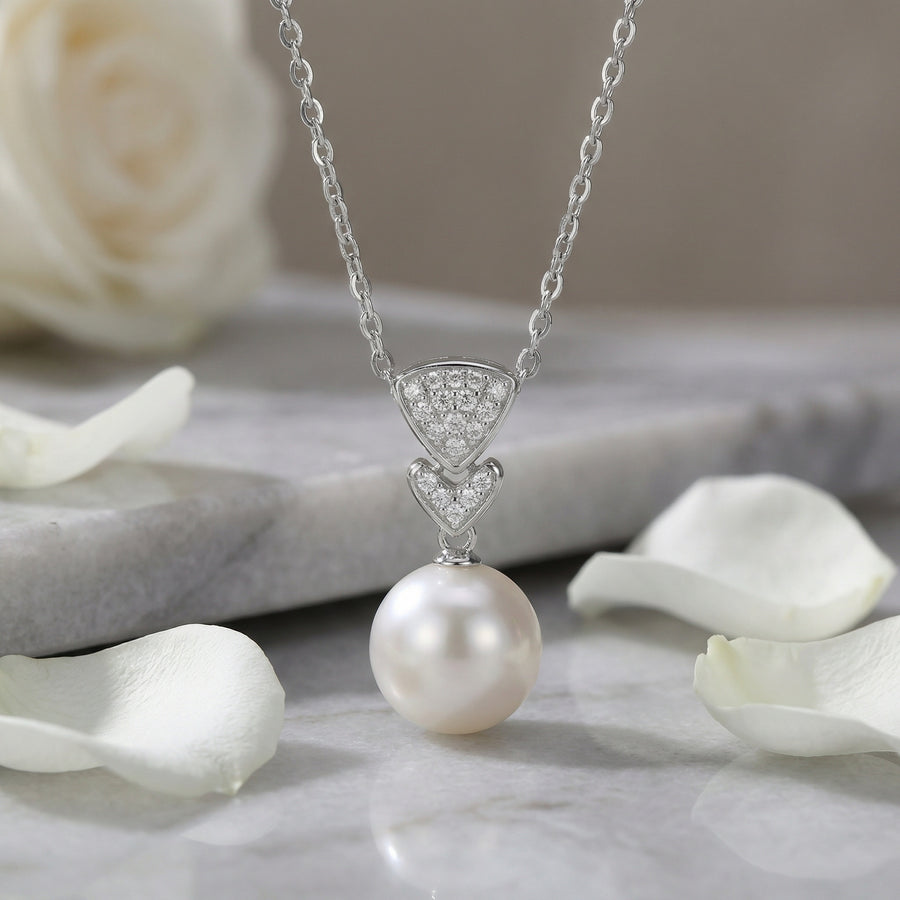 White Pearl Pendant Necklace – pearl necklace, front view