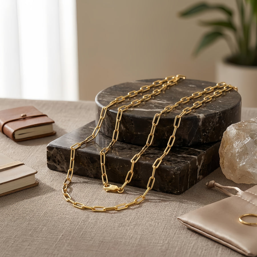 18K gold-plated Paperclip Chain Necklace – gold-plated necklace, close-up
