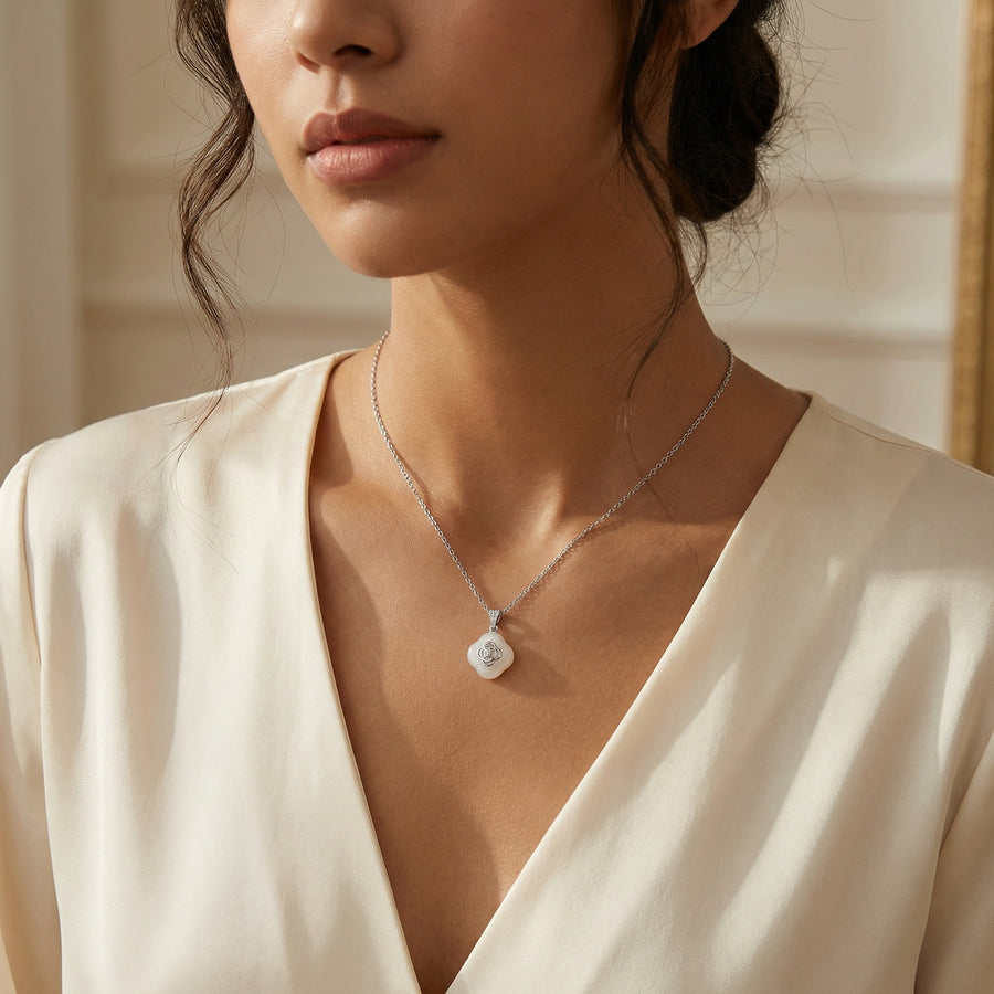 Sparkling stone Flower Pearl Pendant Necklace – pearl necklace, front view