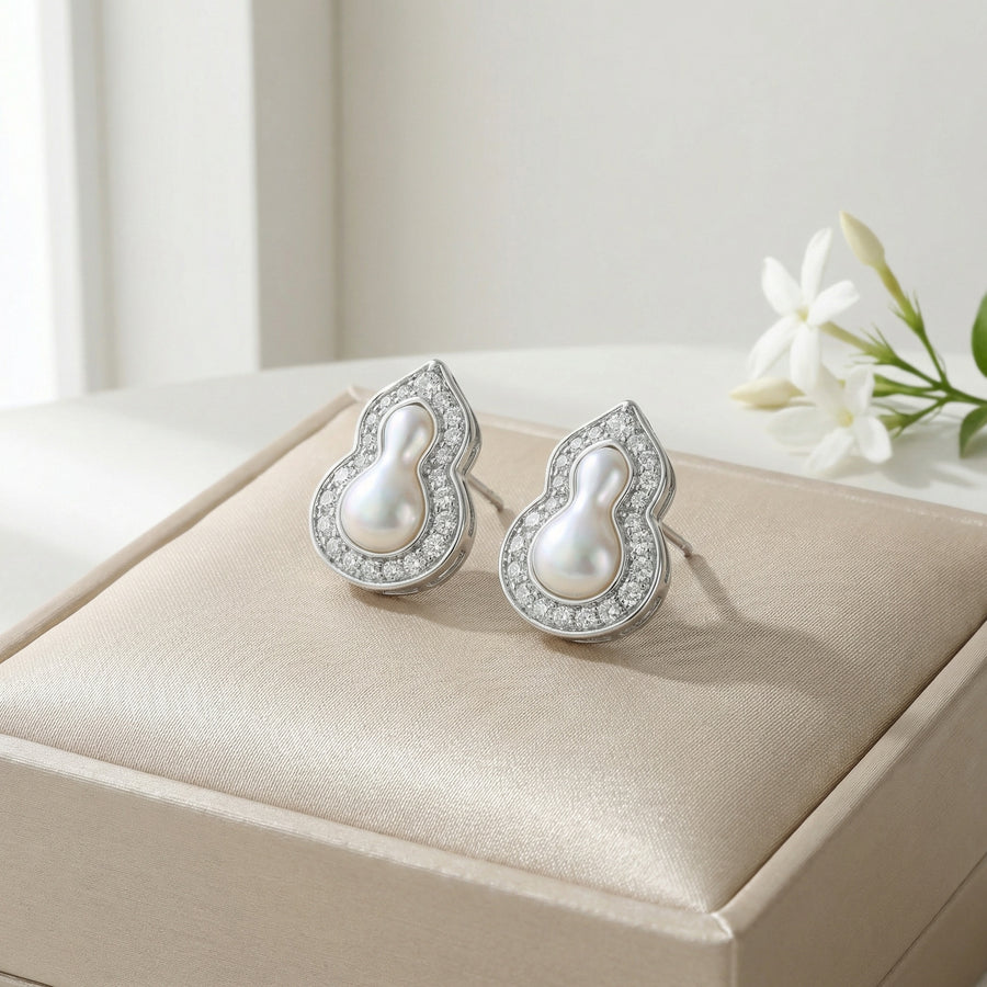 Pearl Hulu Gourd Stud Earrings – pearl earrings, close-up