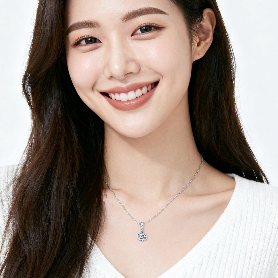 Triple Sparkling stone Graduated Necklace – sparkling stone necklace, close-up