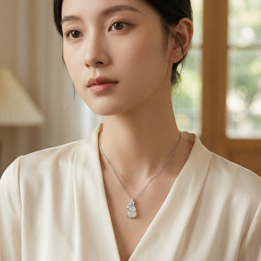 White Jade Gourd Necklace, Sparkling stone Leaves – jade necklace, close-up