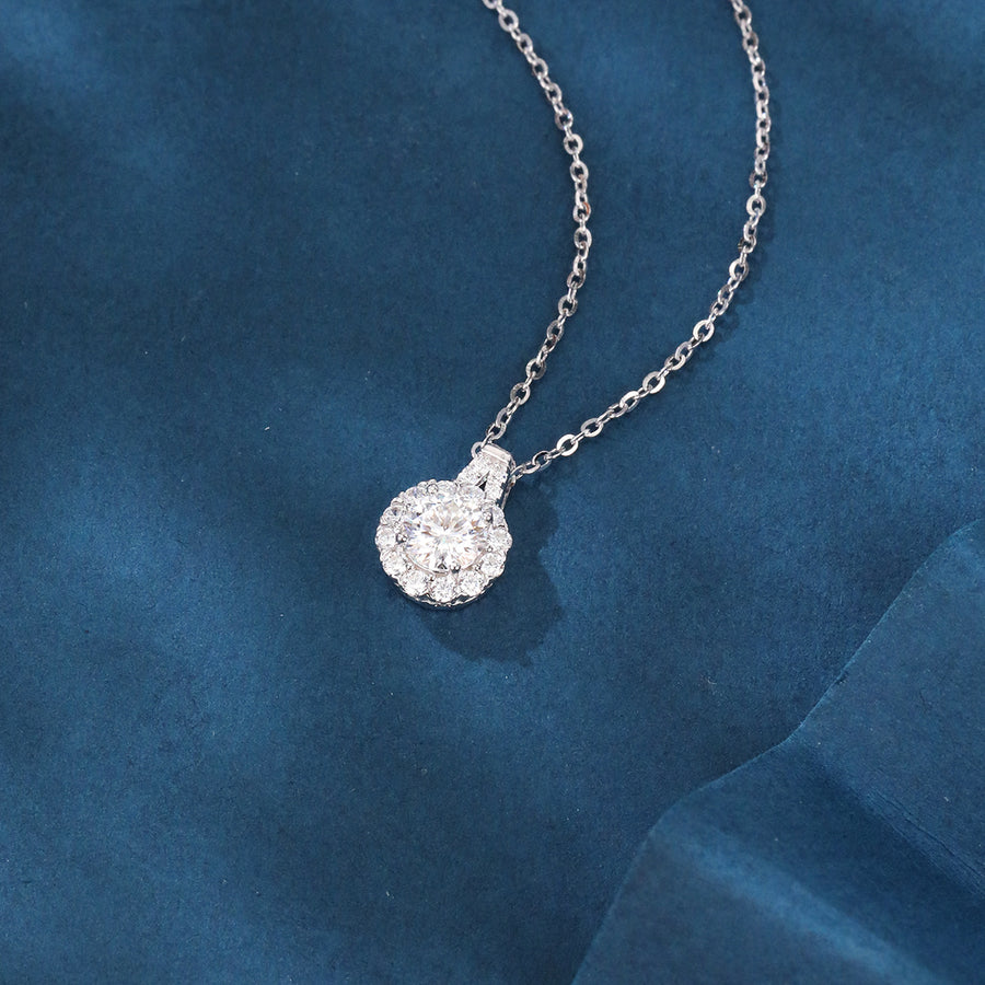 Sparkling stone Halo Pendant Necklace – sparkling stone necklace, side detail