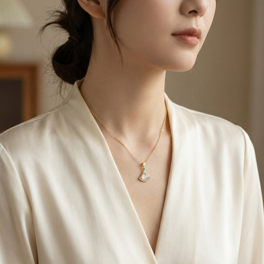 Fan-Shaped Pendant Necklace – pearl necklace