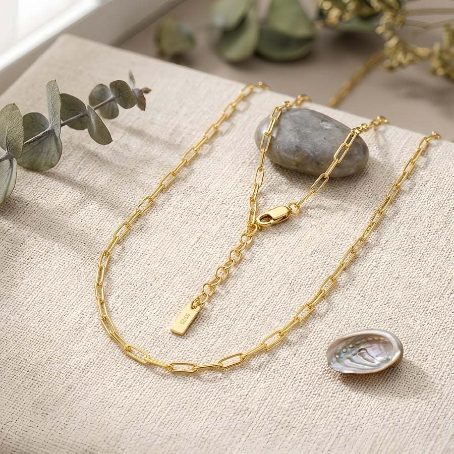 gold-plated Paperclip Chain Necklace – gold-plated necklace, close-up