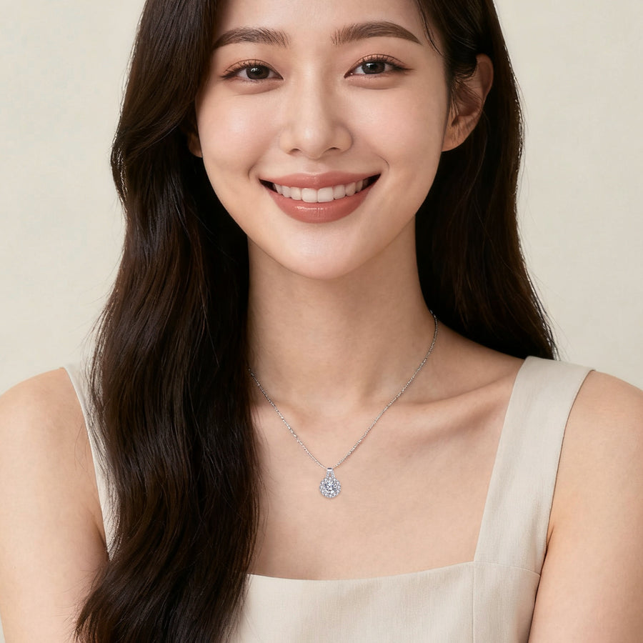 Sparkling stone Halo Pendant Necklace – sparkling stone necklace, styling detail